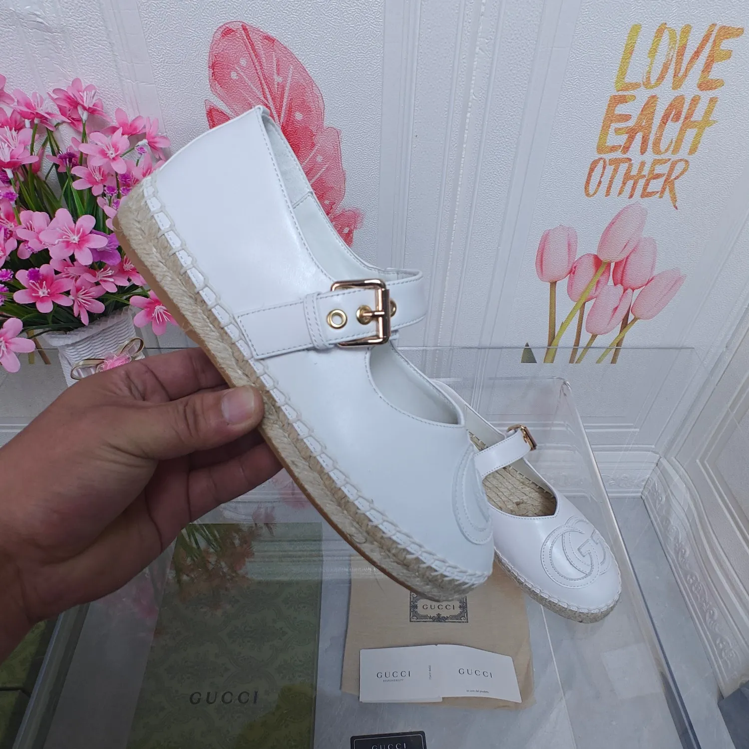 👟👟Ex-factory price 400👟👟 👏👏👏gucci 25s new fisherman shoes👍👍👍Exclusive 🌹🌹Original one-piece outsole molding, original one-to-one molding, environmentally friendly imported sheepskin upper, sheepskin lining👍original shape, comfortable and breathable to wear, Code number 35-40 (codes 34, 41, and 42 can be customized, non-refundable)